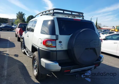 2013 Toyota Fj Cruiser z USA, uszkodzony, nr VIN JTEBU4BF2DK150736